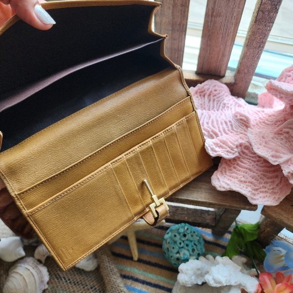 Gucci Vintage Golden Leather Wallet - Picture 9 of 9